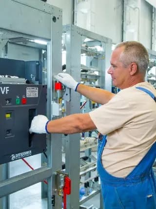 Монтаж навесного оборудования ячеек РУВН, РУНН